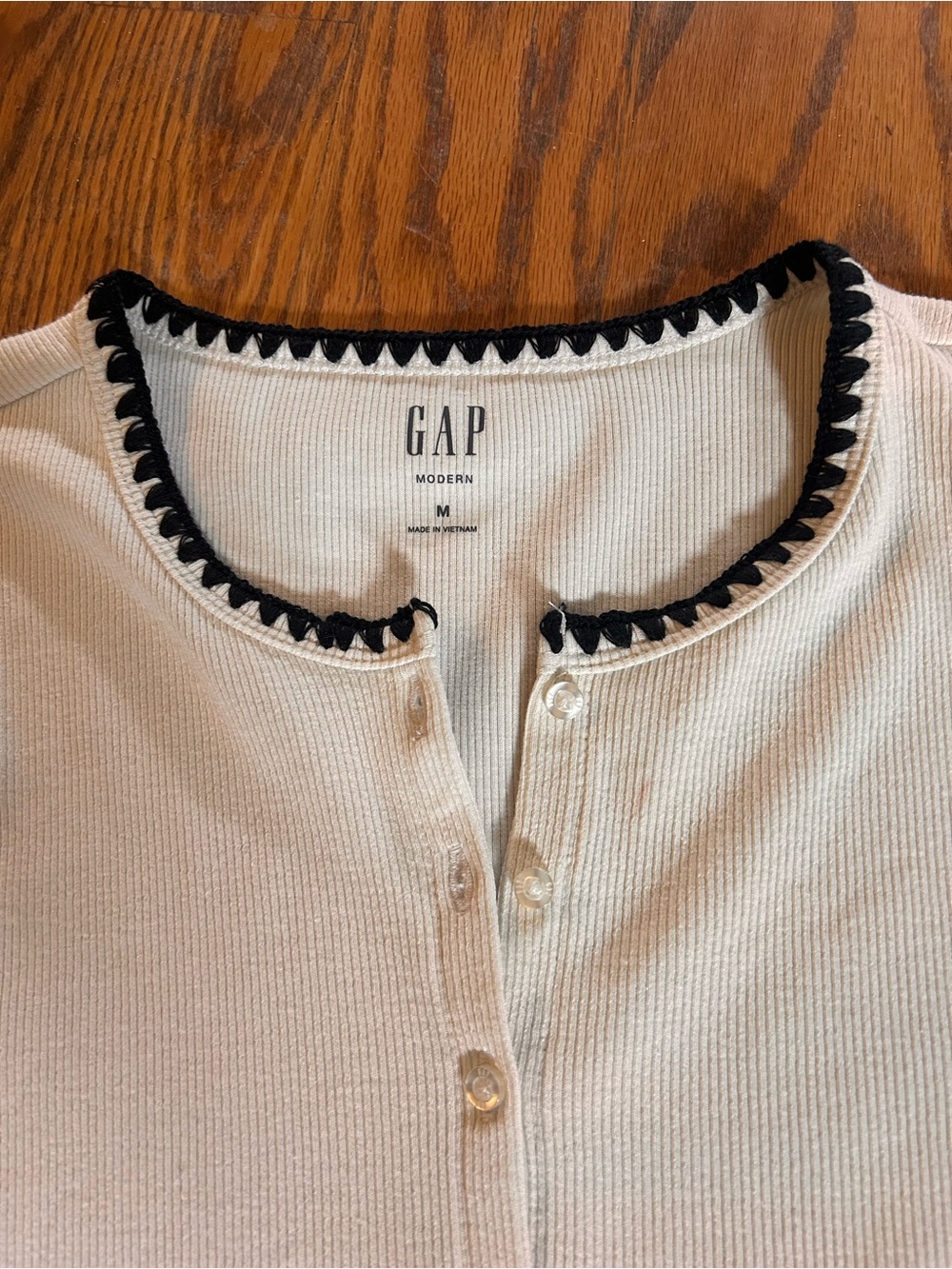 Modern Rib Button front crew tshirt, Medium - Picture 8 of 8